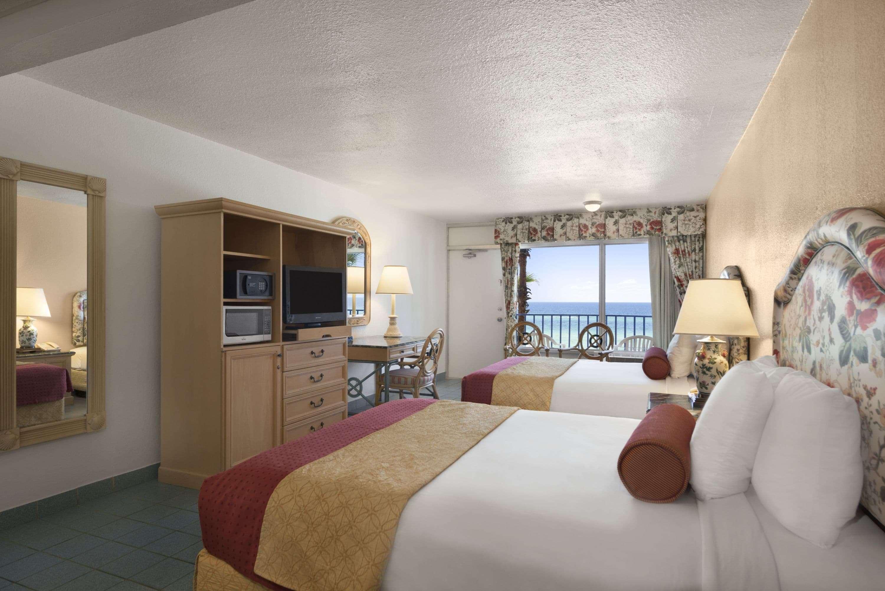 Days Inn By Wyndham Panama City Beach/Ocean Front Exteriör bild