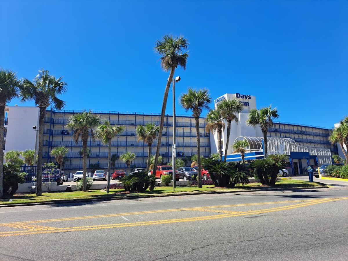 Days Inn By Wyndham Panama City Beach/Ocean Front Exteriör bild