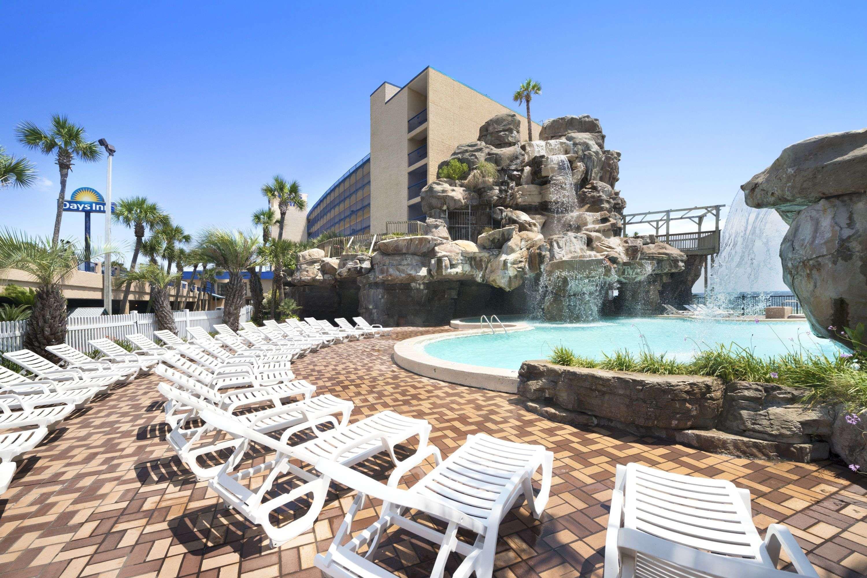 Days Inn By Wyndham Panama City Beach/Ocean Front Exteriör bild