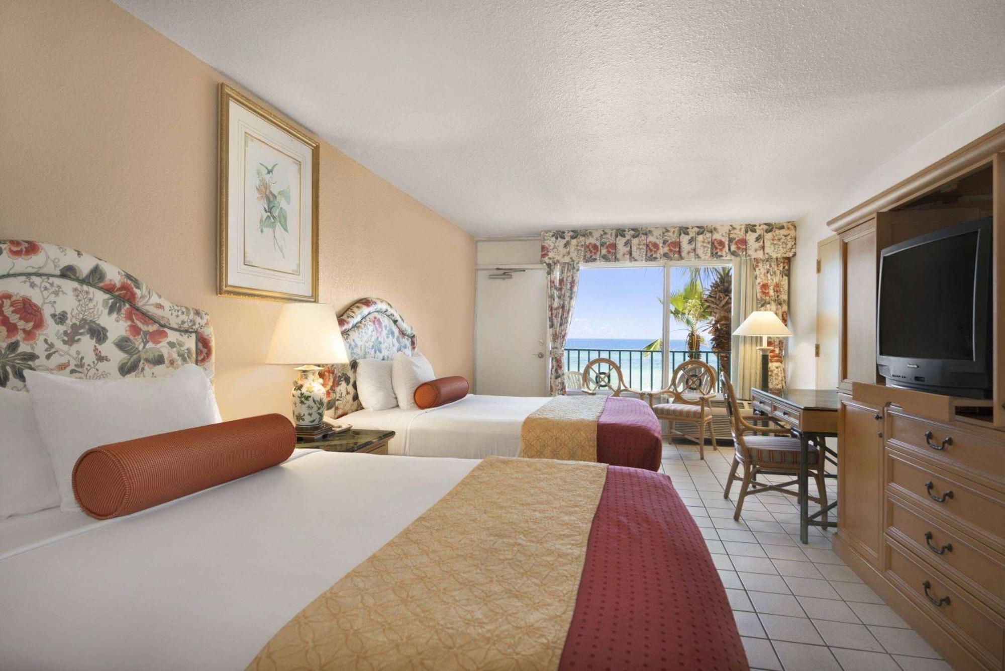 Days Inn By Wyndham Panama City Beach/Ocean Front Exteriör bild