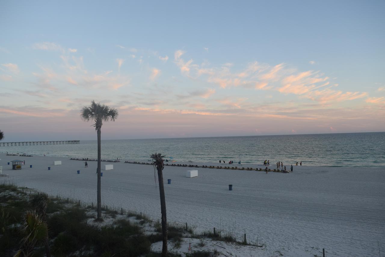 Days Inn By Wyndham Panama City Beach/Ocean Front Exteriör bild