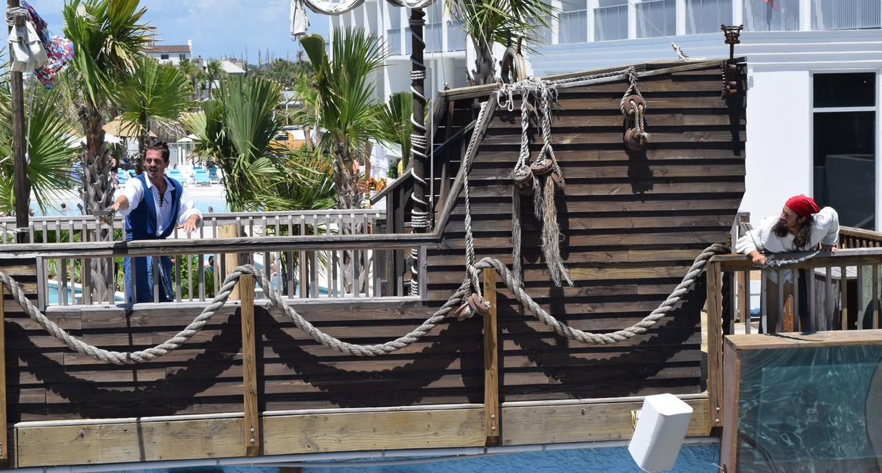 Days Inn By Wyndham Panama City Beach/Ocean Front Exteriör bild