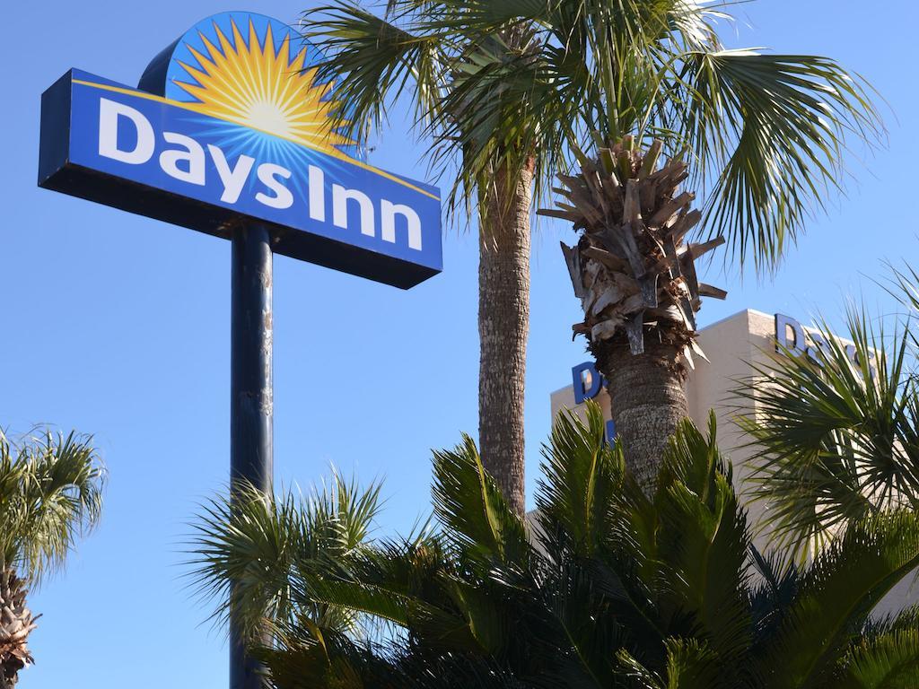 Days Inn By Wyndham Panama City Beach/Ocean Front Exteriör bild