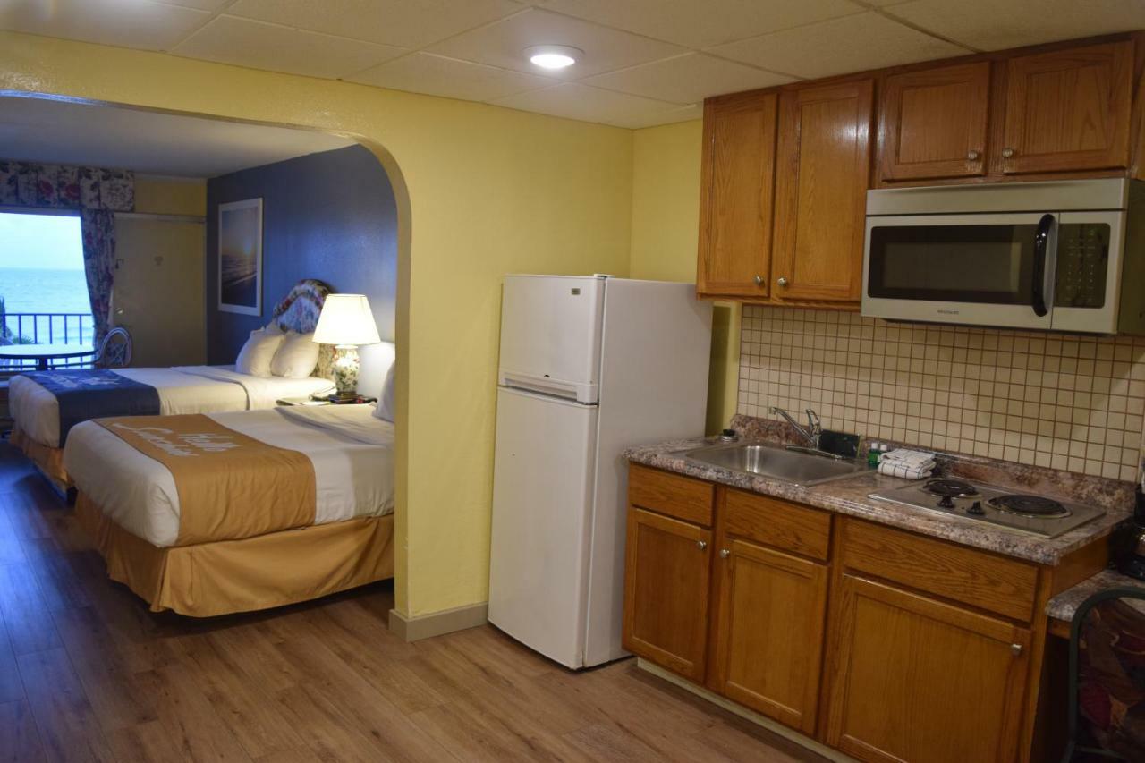 Days Inn By Wyndham Panama City Beach/Ocean Front Exteriör bild